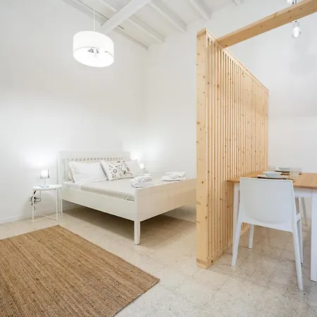 Cortile Santa Teresa * Syracuse